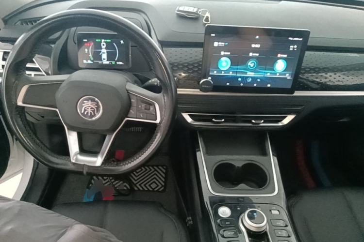 Used BYD Qin PLUS 2021 EV 400KM Leading Comfort Edition Center Console