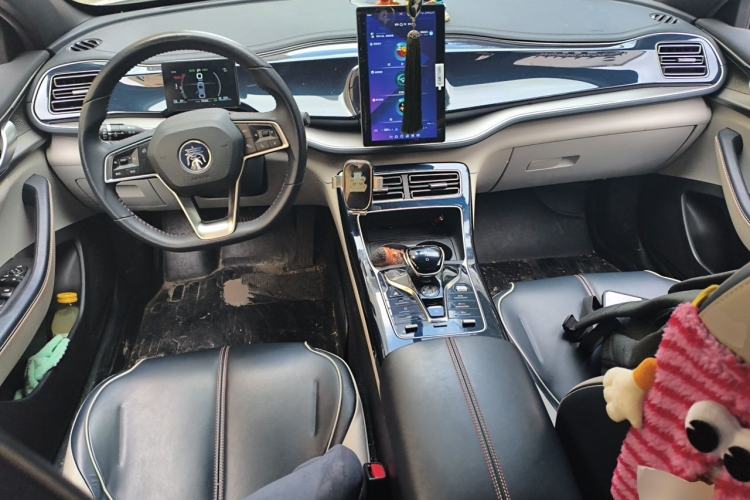 Used BYD Qin PLUS 2021 DM-i 55KM Flagship Model Center Console