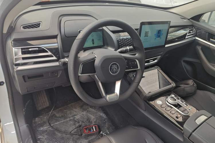 Used BYD Qin PLUS 2021 EV 400KM Leading Comfort Edition Center Console