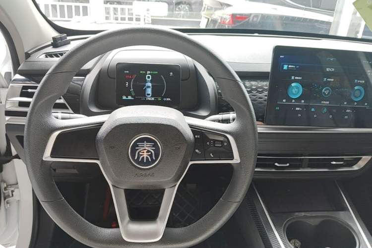 Used BYD Qin PLUS 2021 EV 400KM Leading Comfort Edition Center Console