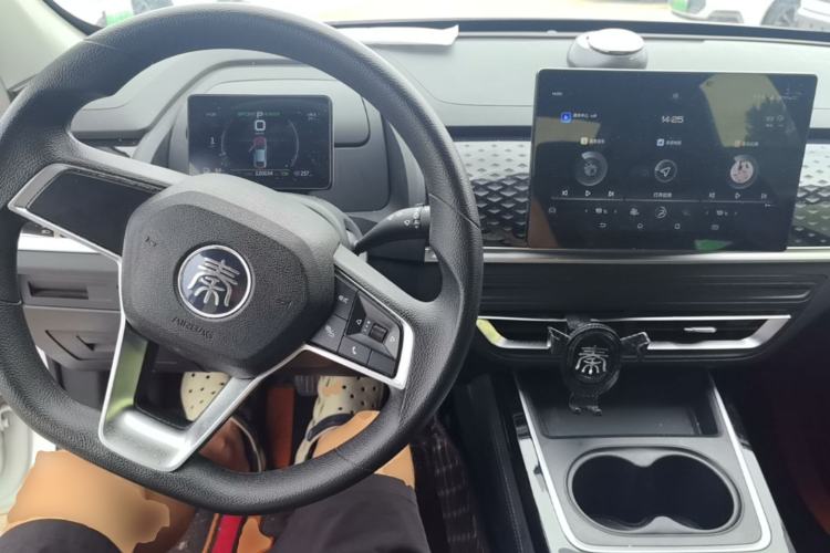 Used BYD Qin PLUS 2021 EV 400KM Leading Comfort Edition Center Console