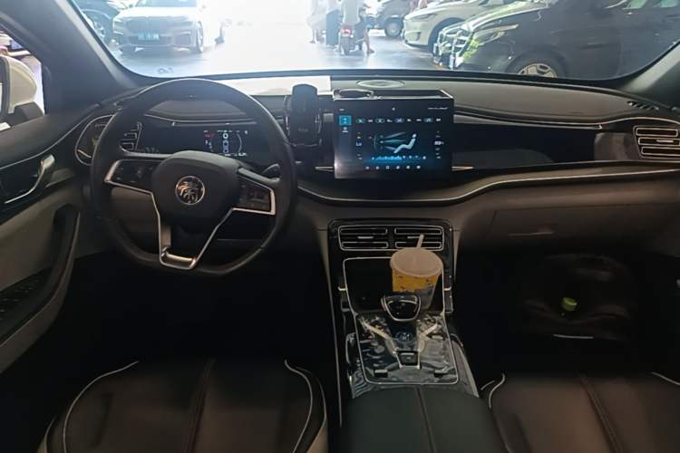 Used BYD Qin PLUS 2021 DM-i 55KM Flagship Model Center Console