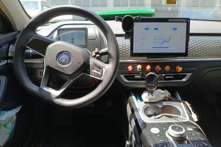 Used BYD Qin PLUS 2021 EV 400KM Leading Comfort Edition Center Console