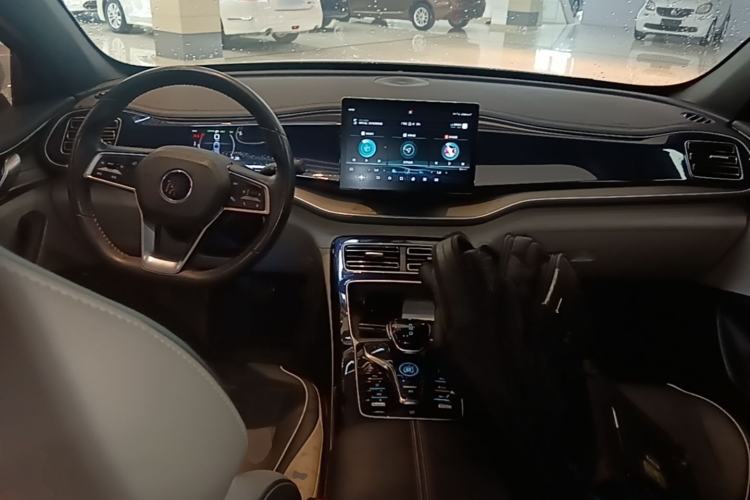 Used BYD Qin PLUS 2021 DM-i 55KM Flagship Model Center Console