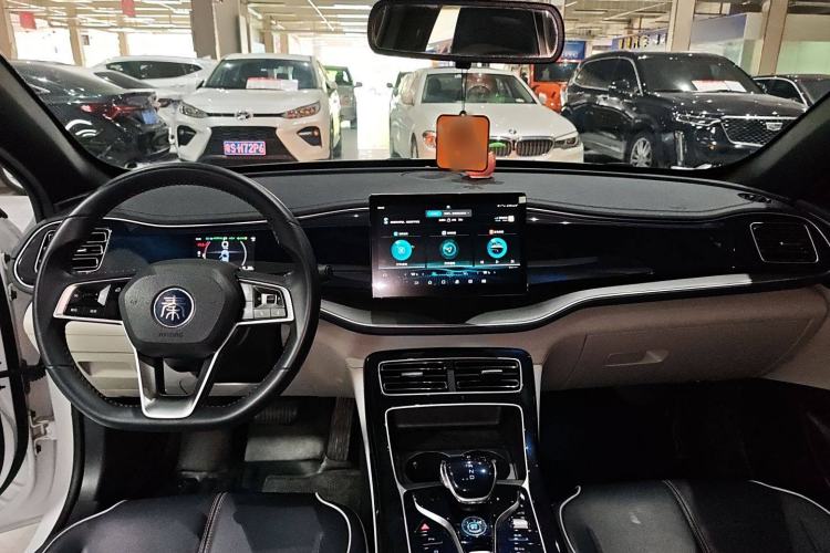 Used BYD Qin PLUS 2021 DM-i 55KM Flagship Model Center Console