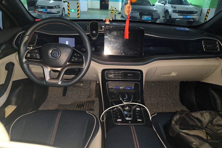 Used BYD Qin PLUS 2021 EV 400KM Luxury Model Center Console