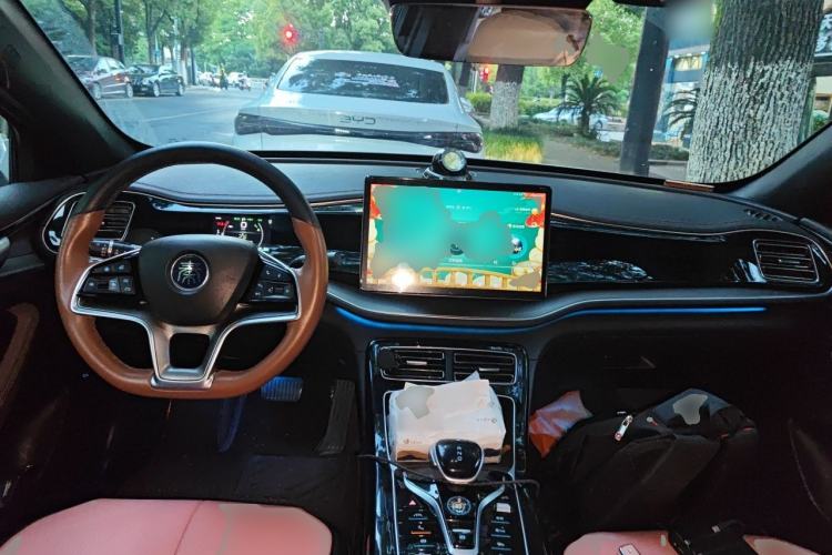 Used BYD Qin PLUS 2021 DM-i 120KM Flagship Model Center Console