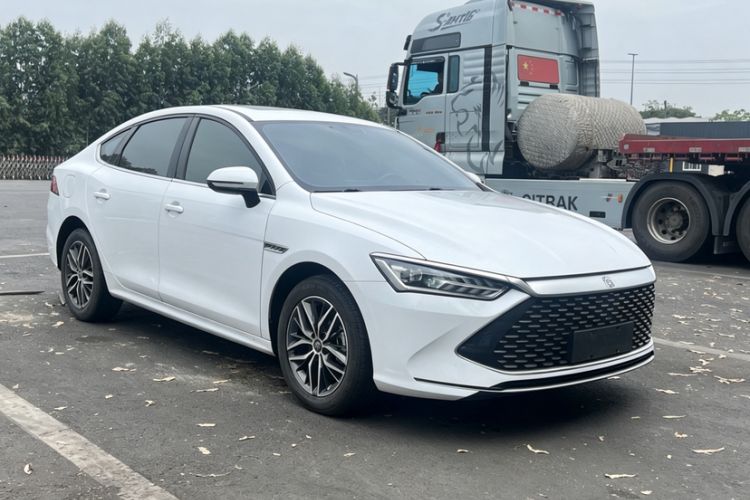 Used BYD Qin PLUS 2021 DM-i 120KM Prestige Model Exterior 4