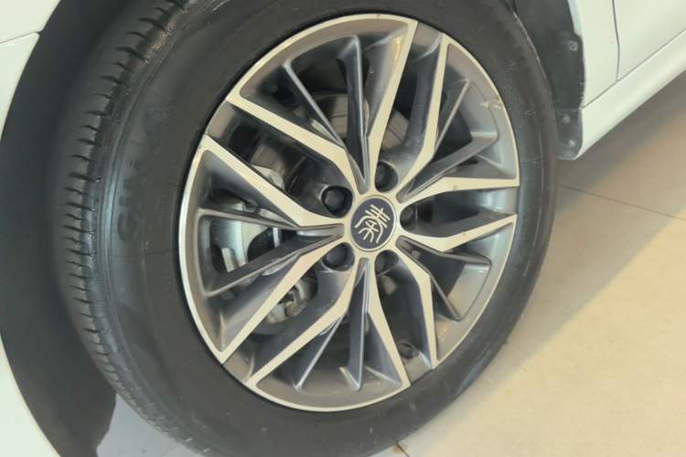 Used BYD Qin PLUS 2021 EV 400KM Luxury Model Exterior 4