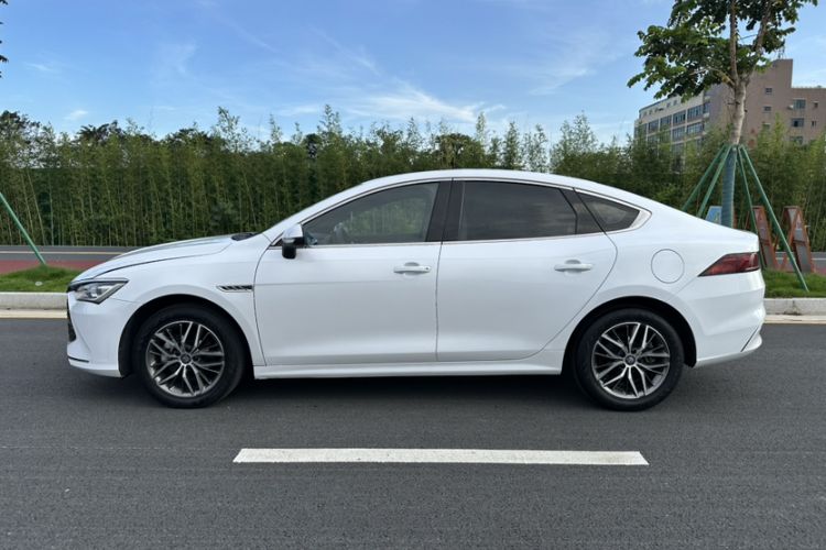 Used BYD Qin PLUS 2021 DM-i 120KM Prestige Model Exterior 5