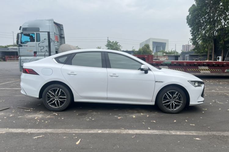 Used BYD Qin PLUS 2021 DM-i 120KM Prestige Model Exterior 6