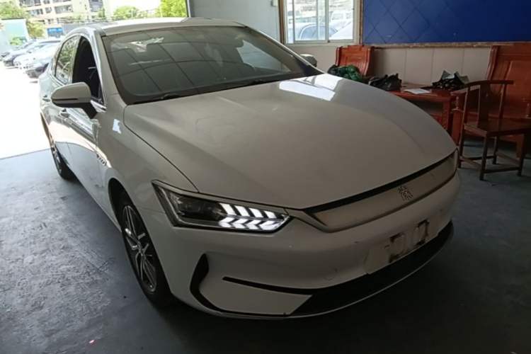 Used BYD Qin PLUS 2021 EV 500KM Luxury Model Front Right 45 Deg
