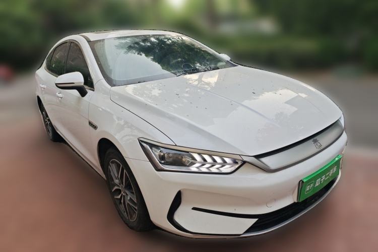 Used BYD Qin PLUS 2021 EV 400KM Luxury Model Front Right 45 Deg