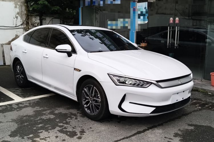 Used BYD Qin PLUS 2021 EV 400KM Luxury Model Front Right 45 Deg