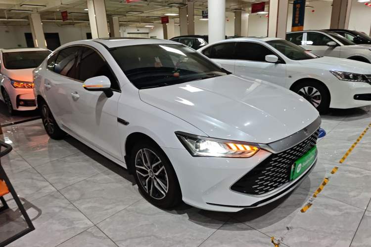 Used BYD Qin PLUS 2021 DM-i 55KM Flagship Model Front Right 45 Deg