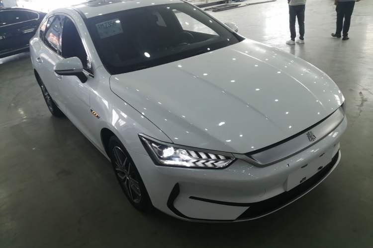 Used BYD Qin PLUS 2021 EV 400KM Luxury Model Front Right 45 Deg