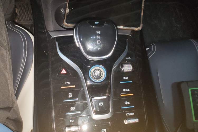Used BYD Qin PLUS 2021 DM-i 55KM Prestige Model Gear Lever