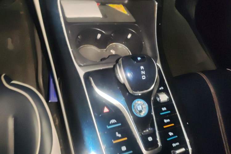 Used BYD Qin PLUS 2021 DM-i 120KM Flagship Model Gear Lever