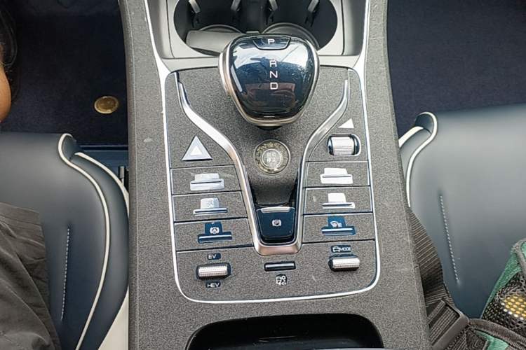 Used BYD Qin PLUS 2021 DM-i 55KM Flagship Model Gear Lever