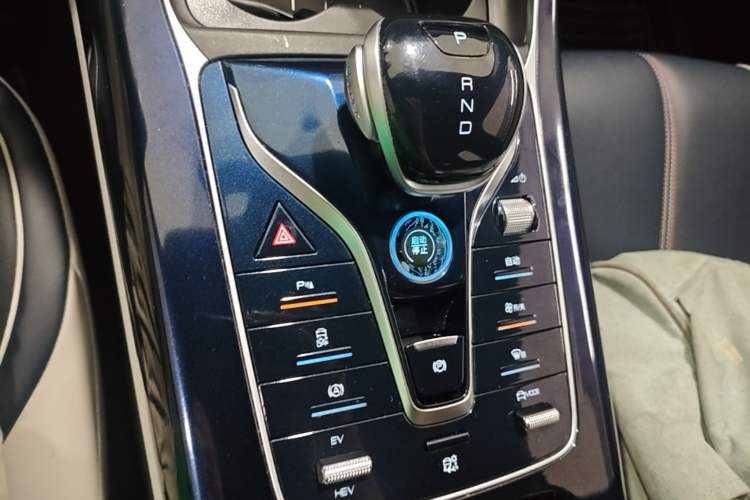 Used BYD Qin PLUS 2021 DM-i 55KM Flagship Model Gear Lever