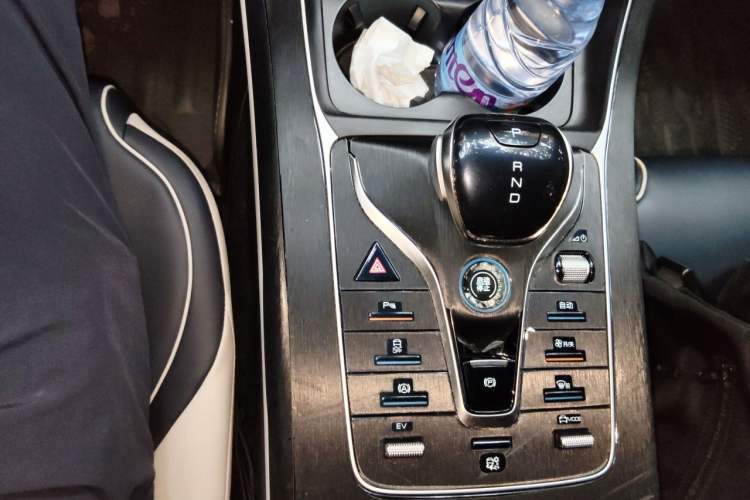 Used BYD Qin PLUS 2021 DM-i 55KM Flagship Model Gear Lever
