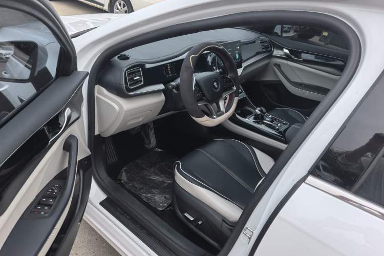 Used BYD Qin PLUS 2021 EV 400KM Luxury Model Interior 2