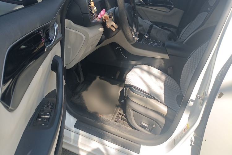 Used BYD Qin PLUS 2021 EV 500KM Luxury Model Interior 3