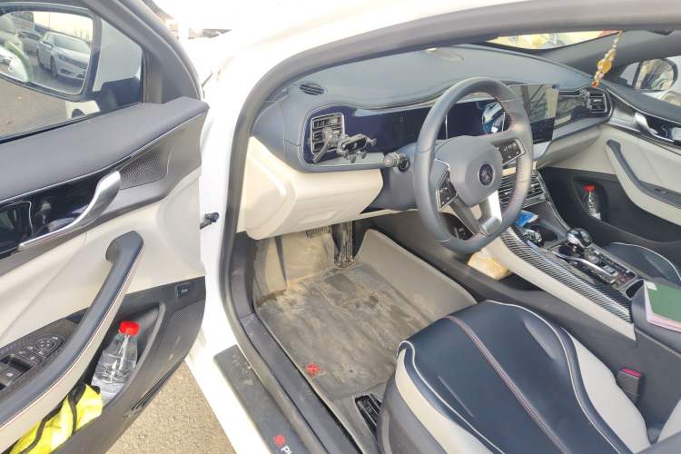 Used BYD Qin PLUS 2021 DM-i 55KM Flagship Model Interior 3