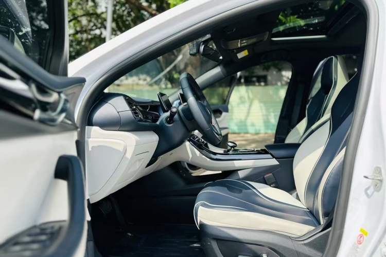 Used BYD Qin PLUS 2021 DM-i 55KM Flagship Model Interior 3