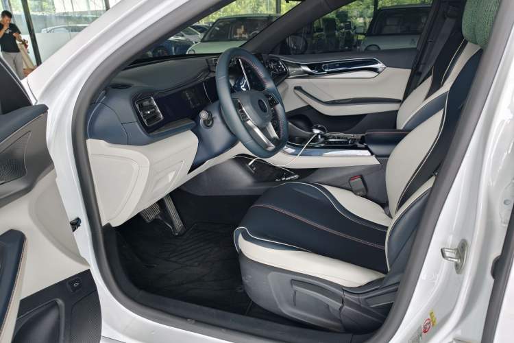 Used BYD Qin PLUS 2021 DM-i 120KM Prestige Model Interior 5