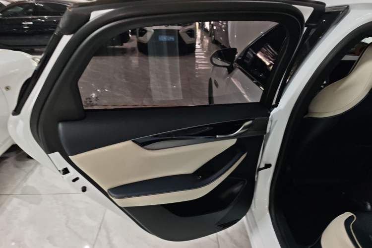 Used BYD Qin PLUS 2021 DM-i 55KM Flagship Model Interior 5