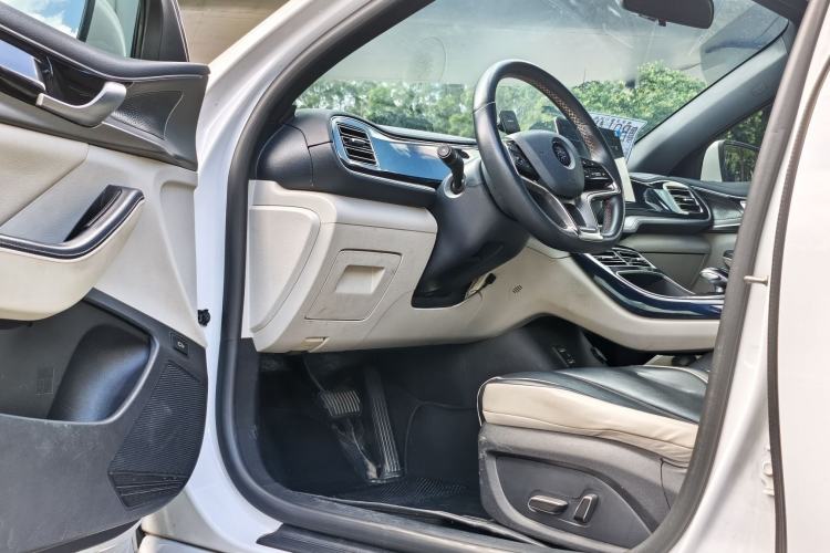 Used BYD Qin PLUS 2021 EV 500KM Luxury Model Interior 6