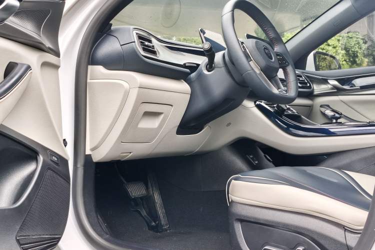 Used BYD Qin PLUS 2021 DM-i 55KM Flagship Model Interior 6