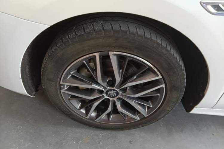 Used BYD Qin PLUS 2021 EV 500KM Luxury Model Left Front Wheel Hub