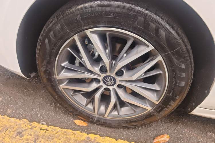 Used BYD Qin PLUS 2021 EV 500KM Premium Model Left Front Wheel Hub