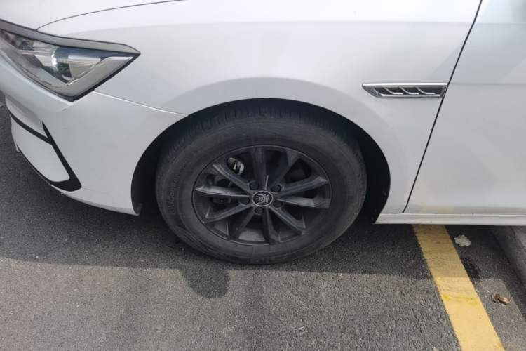 Used BYD Qin PLUS 2021 EV 400KM Leading Comfort Edition Left Front Wheel Hub