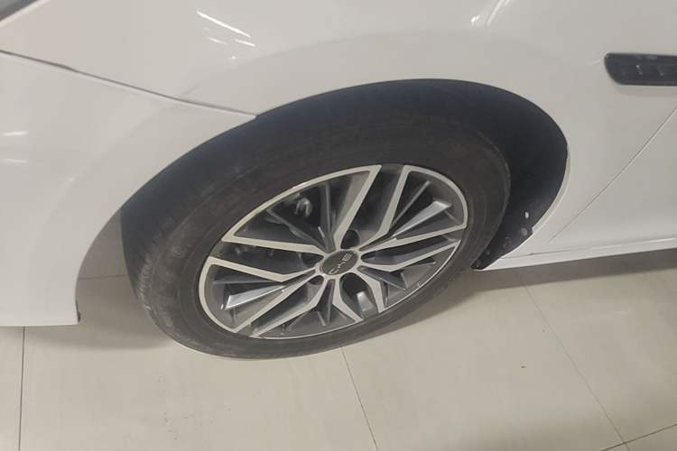 Used BYD Qin PLUS 2021 DM-i 120KM Prestige Model Left Front Wheel Hub