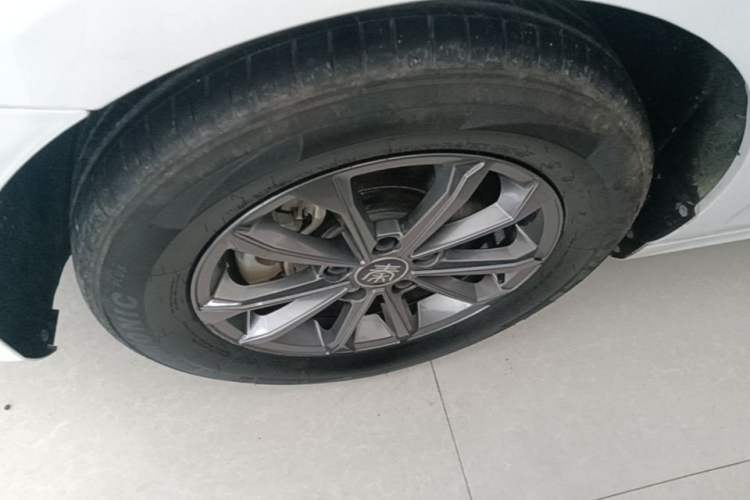 Used BYD Qin PLUS 2021 EV 400KM Leading Comfort Edition Left Front Wheel Hub