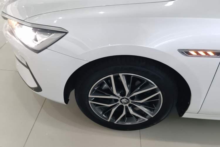 Used BYD Qin PLUS 2021 EV 500KM Premium Model Left Front Wheel Hub
