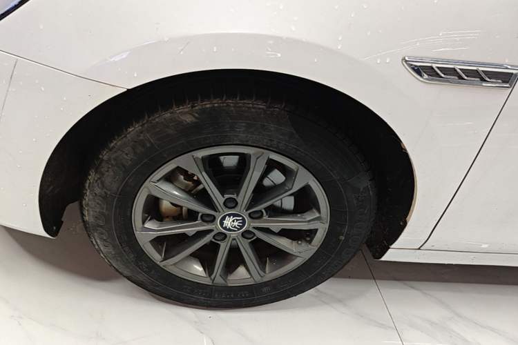 Used BYD Qin PLUS 2021 EV 420KM Commuter Edition Left Front Wheel Hub