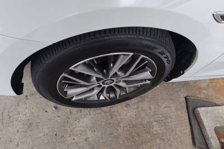 Used BYD Qin PLUS 2021 EV 500KM Luxury Model Left Front Wheel Hub
