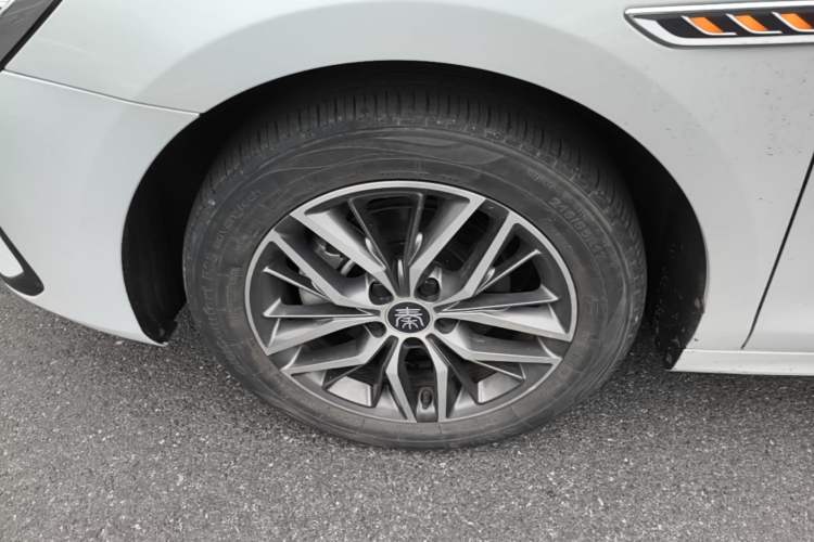 Used BYD Qin PLUS 2021 EV 400KM Luxury Model Left Front Wheel Hub