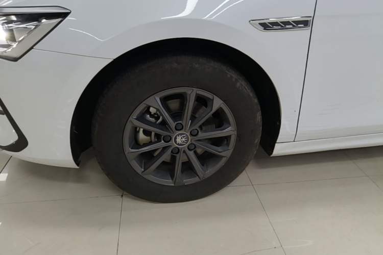 Used BYD Qin PLUS 2021 EV 400KM Leading Comfort Edition Left Front Wheel Hub