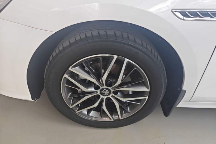 Used BYD Qin PLUS 2021 DM-i 120KM Prestige Model Left Front Wheel Hub