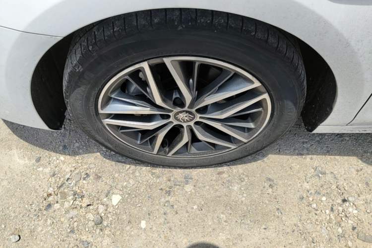 Used BYD Qin PLUS 2021 EV 500KM Premium Model Left Front Wheel Hub