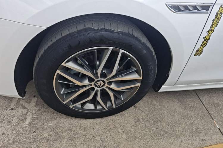 Used BYD Qin PLUS 2021 EV 500KM Premium Model Left Front Wheel Hub
