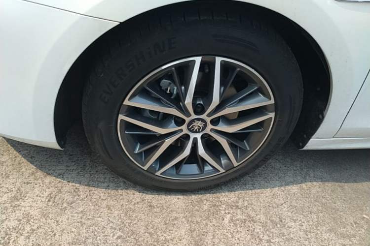 Used BYD Qin PLUS 2021 EV 500KM Premium Model Left Front Wheel Hub