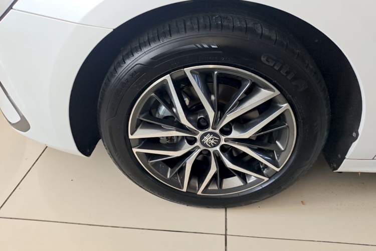 Used BYD Qin PLUS 2021 EV 500KM Premium Model Left Front Wheel Hub