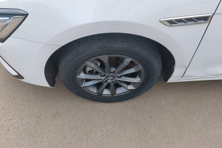 Used BYD Qin PLUS 2021 EV 400KM Leading Comfort Edition Left Front Wheel Hub