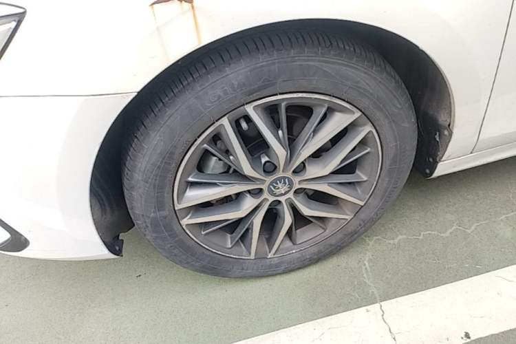 Used BYD Qin PLUS 2021 EV 500KM Premium Model Left Front Wheel Hub